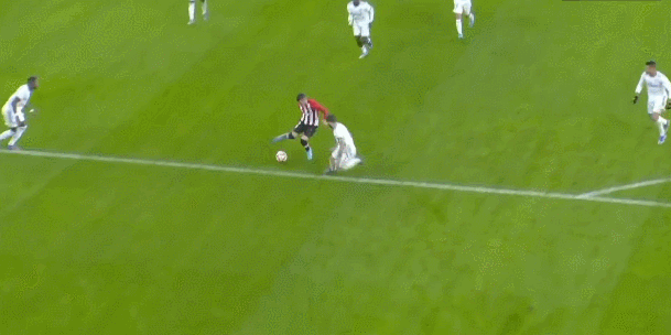 拉斯穆斯·霍伊伦(22 岁)在那不勒斯对阵尤文图斯的比赛中攻入 2 个进球！